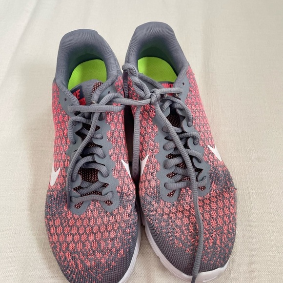 Nike Womens 852465-003 Gray & Pink Air Max Sequent 2 Size 8. Running Shoes EUC - Picture 2 of 8